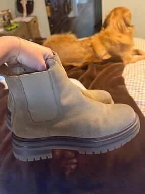 Womens Chelsea Lug Sole Ankle Boots in Tan